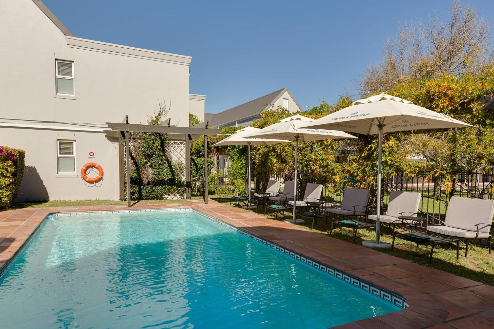 Protea Hotel By Marriott Cape Town Mowbray Exterior photo