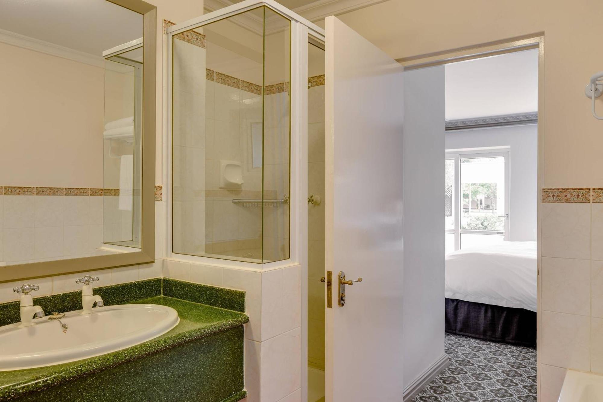 Protea Hotel By Marriott Cape Town Mowbray Exterior photo